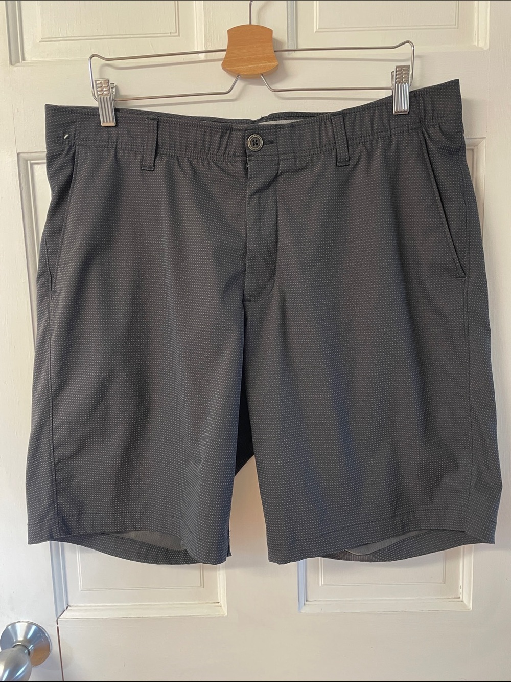 Under Armour Heatgear grey golf shorts men’s size 38